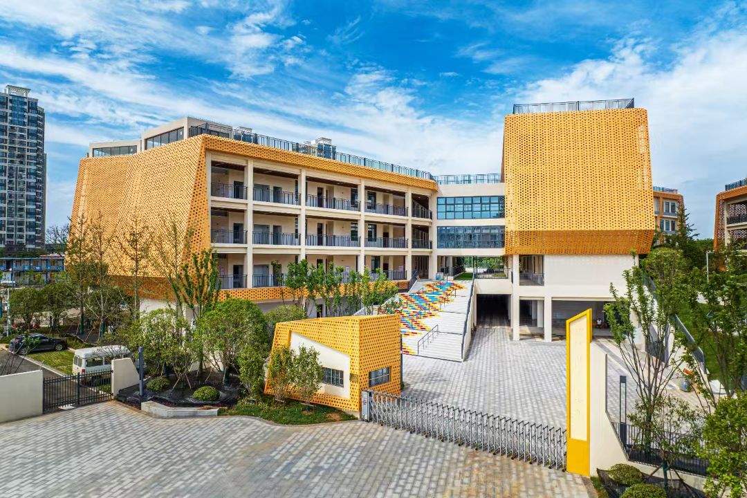 光谷地产.金地铂翠配套图